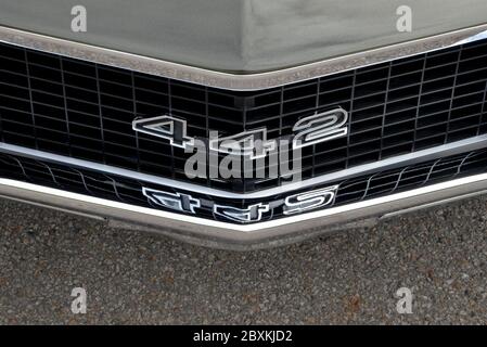 Jade Gold 1968 Oldsmobile 4-4-2 Coupe per le vacanze Foto Stock