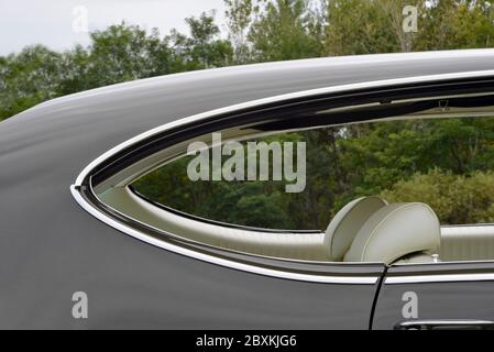 Jade Gold 1968 Oldsmobile 4-4-2 Coupe per le vacanze Foto Stock