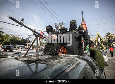 Gaza, Palestina. 07 giugno 2020. I sostenitori della Jihad islamica palestinese partecipano a un funerale simbolico per l'ex Segretario Generale del movimento Ramadan Abdullah Shallah, nella città di Gaza. Shallah è morto il sabato sera nella capitale libanese Beirut dopo aver combattuto contro la malattia. Credit: SOPA Images Limited/Alamy Live News Foto Stock