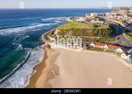 Veduta aerea di Nobbys Beach e Fort Scratchley - Newcastle NSW Australia Foto Stock