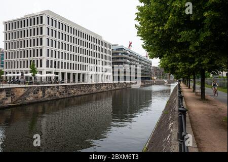 10.06.2019, Berlino, Germania, Europa - nuovo edificio di un moderno complesso di uffici e di un edificio residenziale e commerciale di lusso (KunstCampus). Foto Stock