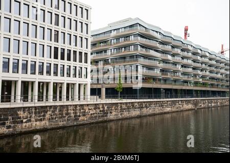 10.06.2019, Berlino, Germania, Europa - nuovo edificio residenziale e commerciale di lusso (KunstCampus) composto da condomini e spazi commerciali. Foto Stock