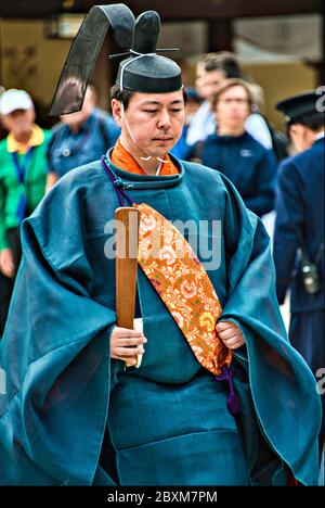 Kannushi, parata di sacerdoti shinto a Meiji Jingu, Harajuku, Tokyo, Giappone Foto Stock