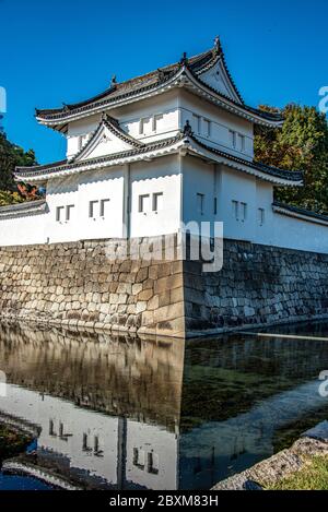 Mura fortificate e torre di difesa del Castello Nijo, Kyoto, Giappone Foto Stock