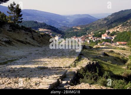 Strada romana che corre tra Toledo e Talavera de la Reina, Spagna Foto Stock