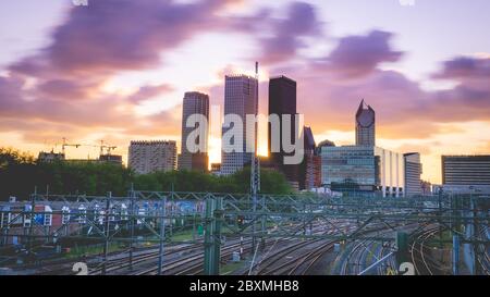 Tramonto, skyline del centro di l'Aia, Paesi Bassi Foto Stock