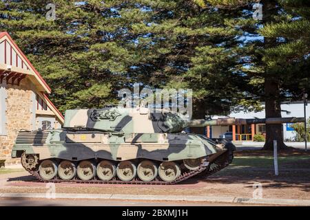 Esperance Australia 13 novembre 2019 : UN carro armato in pensione dell'esercito australiano di leopardo AS1 in mostra a Esperance, Australia occidentale Foto Stock