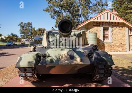 Esperance Australia 13 novembre 2019 : UN carro armato in pensione dell'esercito australiano di leopardo AS1 in mostra a Esperance, Australia occidentale Foto Stock