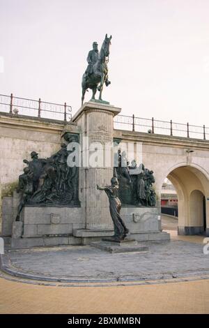 Statua equestre di Leopoldo II, secondo re dei belgi e fondatore dello Stato libero del Congo. Ostenda, Belgio. Foto Stock