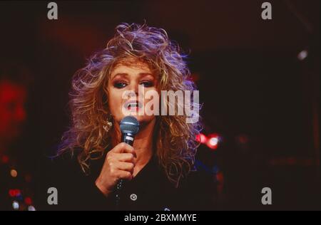 RTL Samstag Nacht, Comedyshow, Deutschland 1993 - 1998, Stargast: Britische Rock- und Popsängerin Bonnie Tyler Foto Stock
