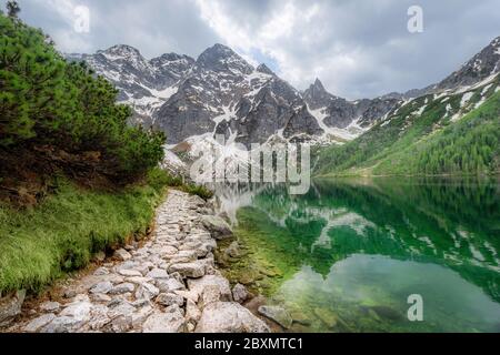 Morskie Oko lago nei monti Tatra, Polonia Foto Stock