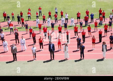 Madrid, Spagna. 8 Giugno 2020. Madrid, Spagna. 8 giugno 2020. Kings Felipe VI e Letizia parlano con atleti internazionali che si allenano nel modulo di atletica del Centro di prestazioni elevate (AUTO) di Madrid. Higher Sports Council (CSD) Credit: CORDON PRESS/Alamy Live News Foto Stock