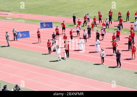 Madrid, Spagna. 8 Giugno 2020. Madrid, Spagna. 8 giugno 2020. Kings Felipe VI e Letizia parlano con atleti internazionali che si allenano nel modulo di atletica del Centro di prestazioni elevate (AUTO) di Madrid. Higher Sports Council (CSD) Credit: CORDON PRESS/Alamy Live News Foto Stock