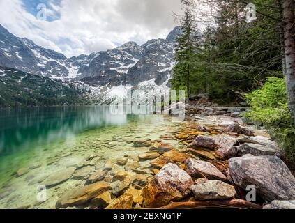 Morskie Oko lago nei monti Tatra, Polonia Foto Stock