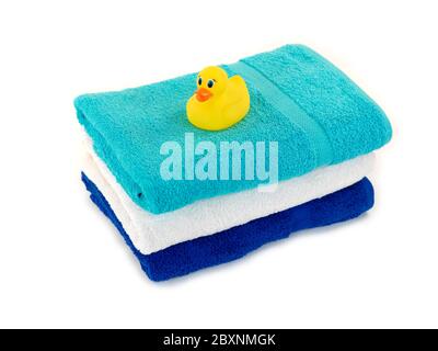 Gli asciugamani del bagno isolata contro uno sfondo bianco Foto Stock