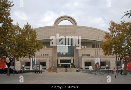 Il Museo di Shanghai è un museo di arte antica cinese in Piazza del Popolo, Shanghai, Cina. La collezione ha pezzi provenienti da tutto il paese. Foto Stock