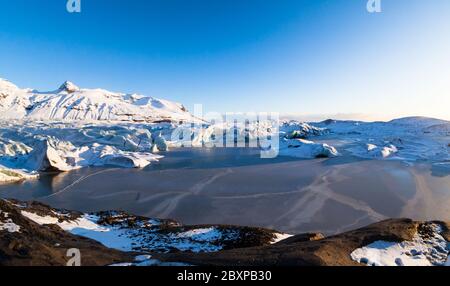 Ghiacciaio Svinafellsjokull visualizzare durante l'inverno la neve in Islanda Foto Stock