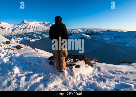 Ghiacciaio Svinafellsjokull visualizzare durante l'inverno la neve in Islanda Foto Stock