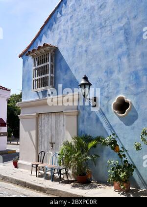Casa in angolo strada nel centro storico di Cartagena, Colombia. Foto Stock