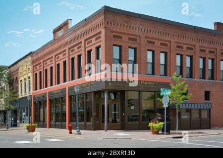 Lo storico edificio N. Lahr, nel rinnovato quartiere finanziario del centro cittadino su St. Germain Street e 6th Avenue North a St. Cloud, MN, USA Foto Stock