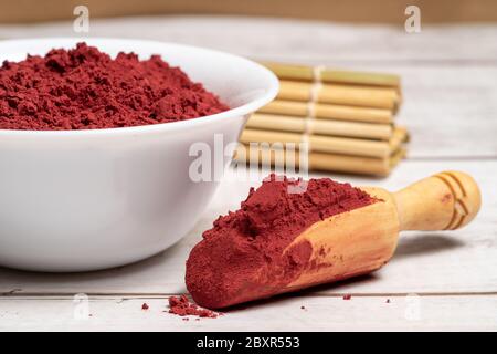 Lievito di riso rosso in polvere o angkak Foto Stock