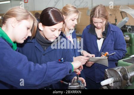 apprendisti nell'industria del metallo Foto Stock