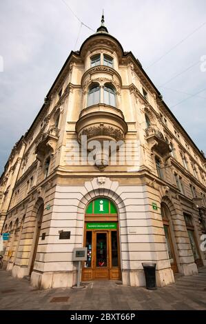 Centro informazioni turistiche a Adamič-Lundrovo nabrežje 2, Lubiana, Slovenia Foto Stock