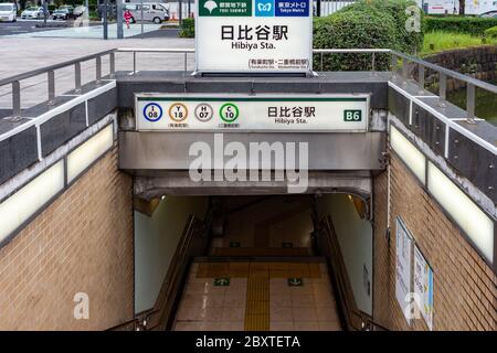 Tokyo / Giappone - 20 ottobre 2017: Ingresso alla stazione di Hibiya, stazione ferroviaria metropolitana nel quartiere Yurakucho di Chiyoda, Tokyo, Giappone, oper Foto Stock