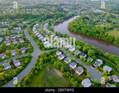 Vista aerea sopra mostrare quartiere famiglia case private NJ USA Foto Stock