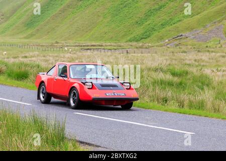 MOFFAT, SCOZIA - 29 GIUGNO 2019: Clan Crusader kit car in un classico rally auto in rotta verso la città di Moffat, Dumfries e Galloway Foto Stock