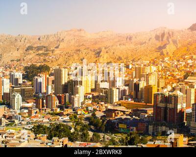 La Paz centro città in giornata di sole, Bolivia, Sud America. Foto Stock