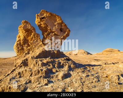Bizzarra formazione rocciosa nella Valle della Luna vicino a San Perdo di Atacama, Cile. Foto Stock