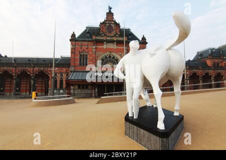 Monumento vicino alla stazione centrale di Groningen, Nebraska Foto Stock