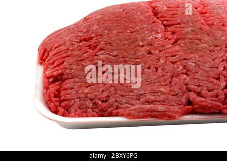 Un terreno di carni bovine su schiuma di imballaggio Foto Stock