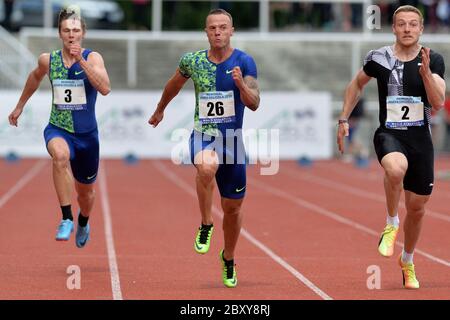 Praga, Repubblica Ceca. 8 Giugno 2020. PETR MASLAK (3), JAN VELEBA (26) dalla Repubblica Ceca e JAN VOLKO dalla Slovacchia compete nei 100 metri uomini durante il Josef Odlozil Memorial Athletic Classic Meeting EA Continental Bronze Tour a Praga, nella Repubblica Ceca. Credit: Slavek Ruta/ZUMA Wire/Alamy Live News Foto Stock