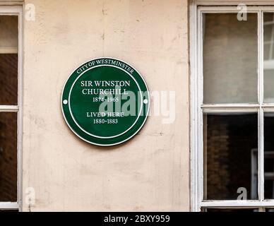 Gedenkplakette An Sir Francis Chichester KBE, il primo circumnavigatore a mano singel del mondo dal Royal Institute of Navigation a Westminster City Foto Stock