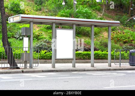 Tabellone vuoto sul bus stop Foto Stock