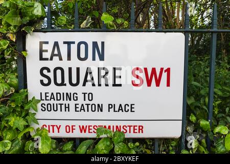 Inghilterra, Londra, Westminster, Kensington e Chelsea, Belgravia, Eaton Square, cartello stradale Foto Stock