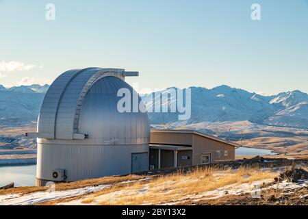 Vista dell'Osservatorio dell'Università di Mount John, vista sul lago Alexandrina, lago Tekapo in Nuova Zelanda Foto Stock