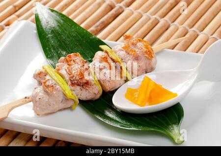 Giapponese spiedini di pollo,Yakitori Foto Stock