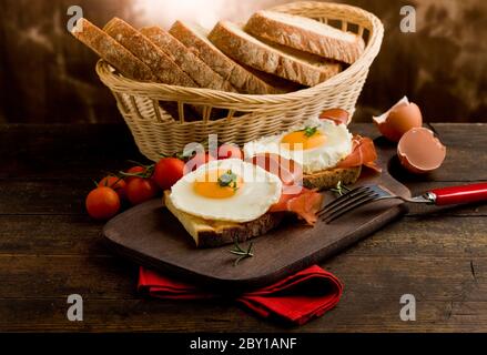 Colazione inglese con uova e pancetta Foto Stock