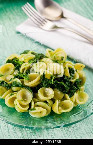 Orecchiette con top Turnip Foto Stock