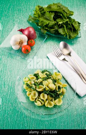 Orecchiette con top Turnip Foto Stock