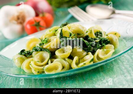 Orecchiette con top Turnip Foto Stock