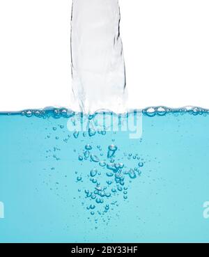 Acqua fluente con bolle Foto Stock