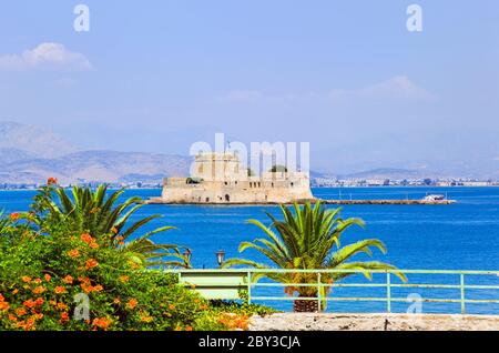 Isola del castello di Bourtzi a Nafplion, Grecia Foto Stock