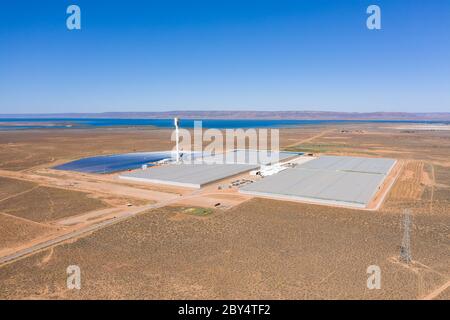 Port Augusta Australia 18 novembre 2019 : Solar powered serra struttura coltivando pomodori e frutta, situato fuori Port Augusta in Sud Australia Foto Stock