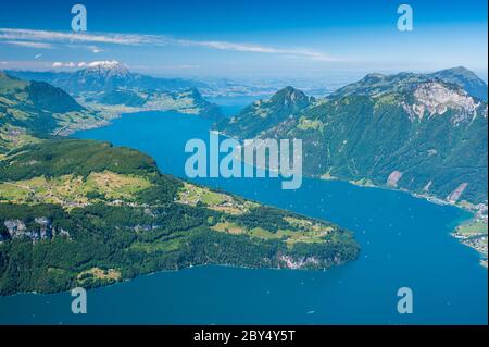 Aussicht vom Frontalpstock über den Vierwaldstättersee und Urnersee in der Innerschweiz Foto Stock