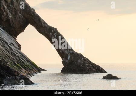 Bow Fiddle Rock, Regno Unito, Scozia, Moray Bay Foto Stock