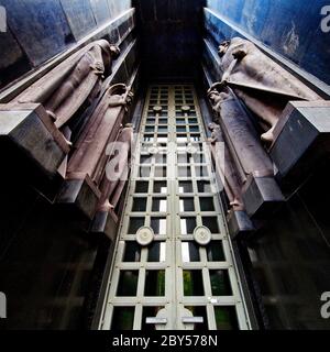 Sala del lutto del cimitero principale di Bochum, architettura nazionalsocialista, Germania, Renania Settentrionale-Vestfalia, Ruhr Area, Bochum Foto Stock